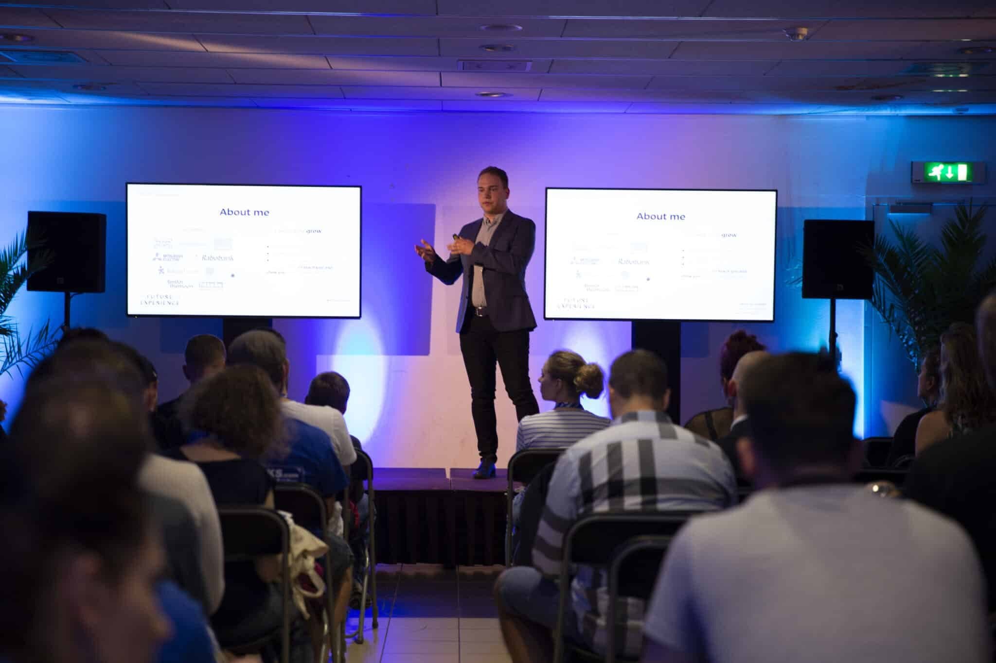Ward van Gasteren giving a growth hacking training